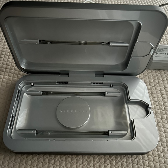 Phonesoap UV cell phone sanitizer. Wireless, charging cord. - Picture 3 of 4